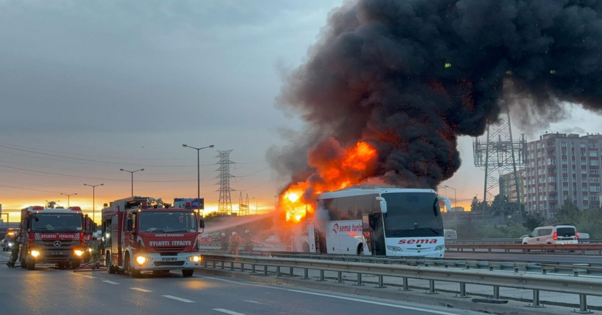 İstanbul’da yangın paniği: Otobüsler art arda alevlendi
