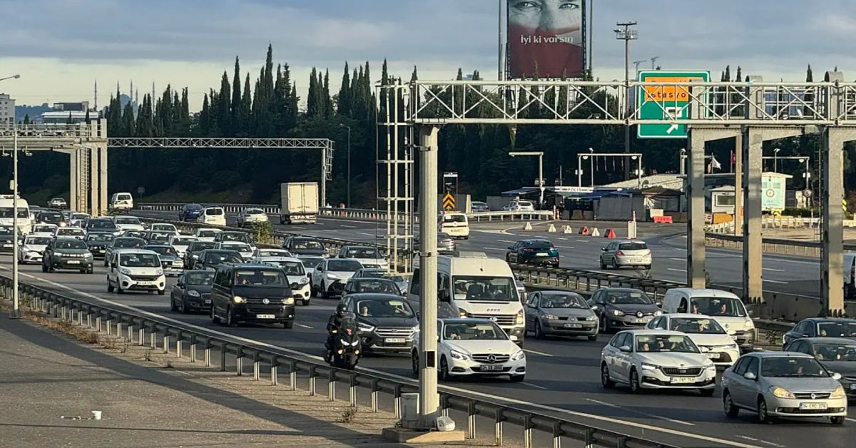 İstanbul’dan bayram tatili kaçışı: Sokaklar boşaldı trafik yoğunluğu arttı