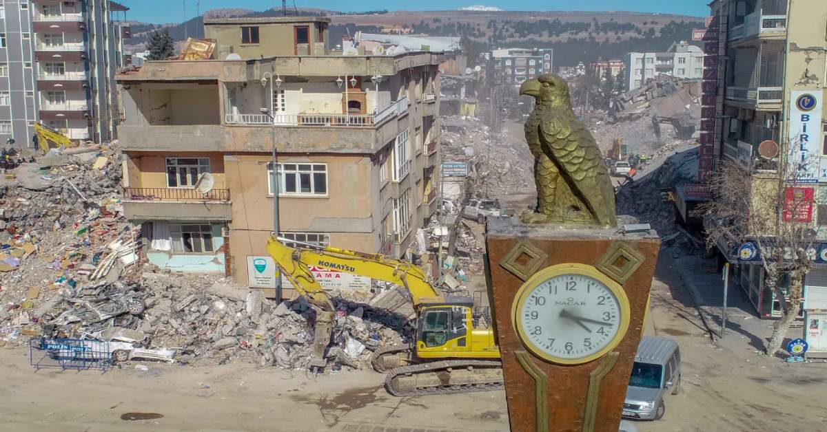 İzmir Depremzede