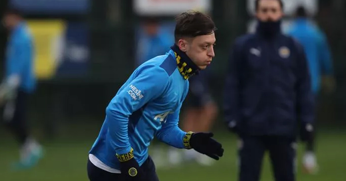 Mesut Özil'in akşam oynanan karşılaşmada sahada olmaması bekleniyor.