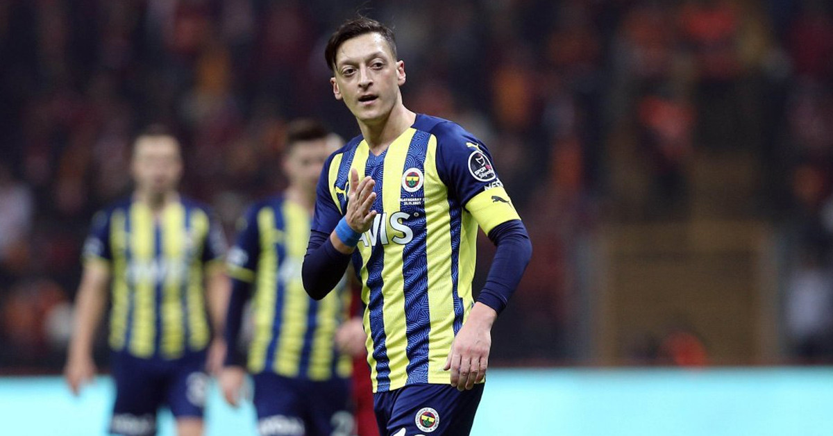 Mesut Özil kadro dışı bırakıldı