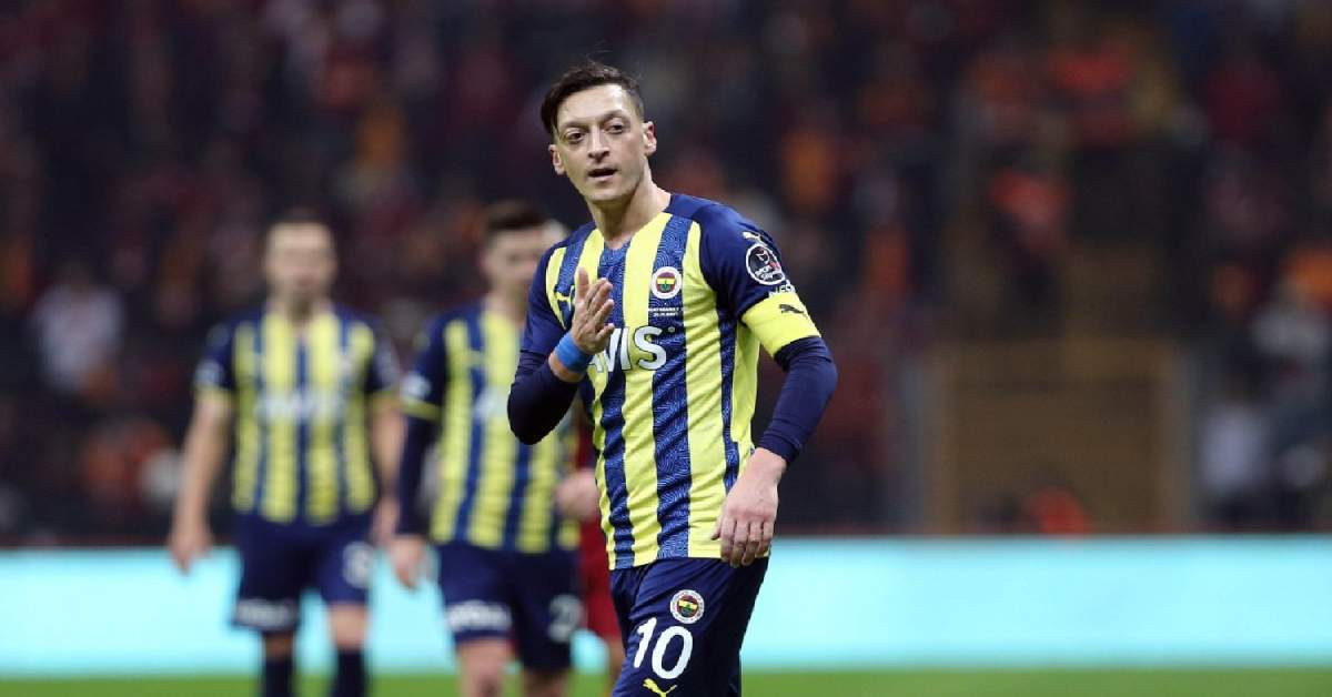 Mesut Özil kadro dışı bırakıldı