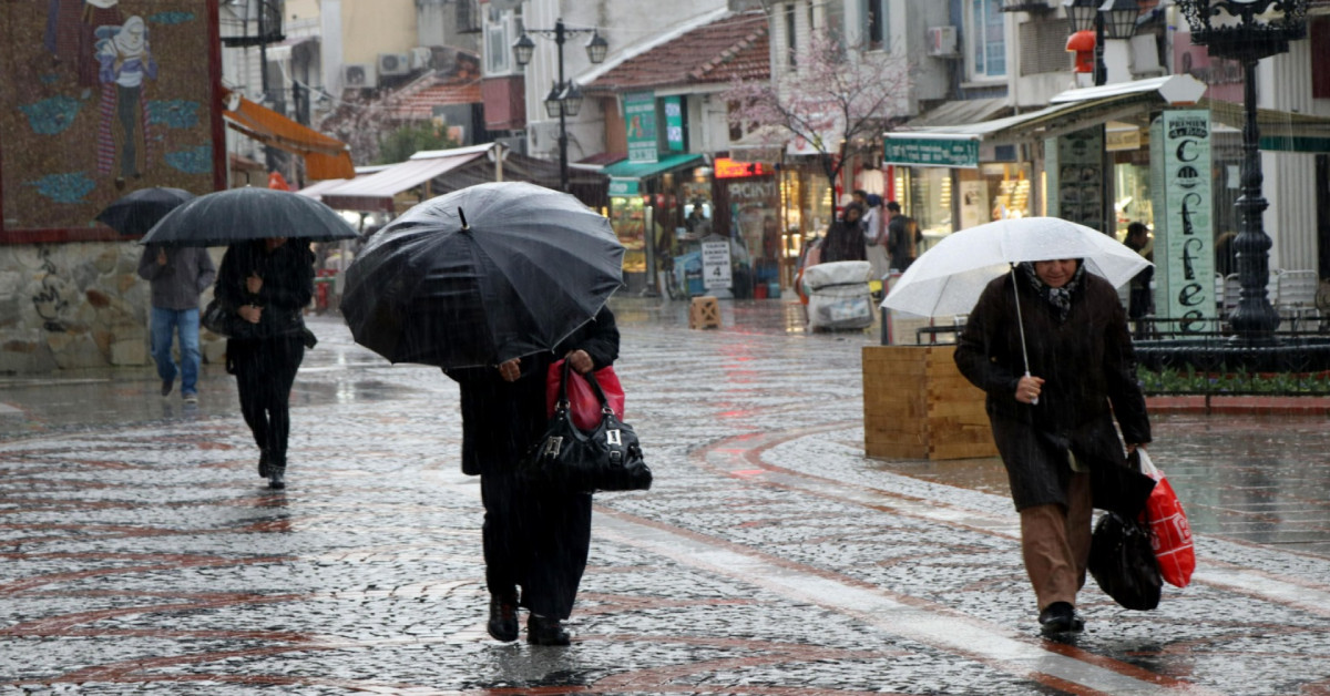 Meteoroloji kuvvetli yağış için saat verdi: O illere sarı kodlu uyarı