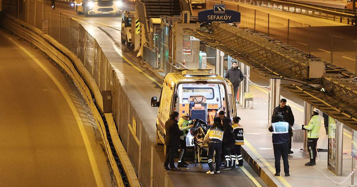 Metrobüs Altında Kaldı