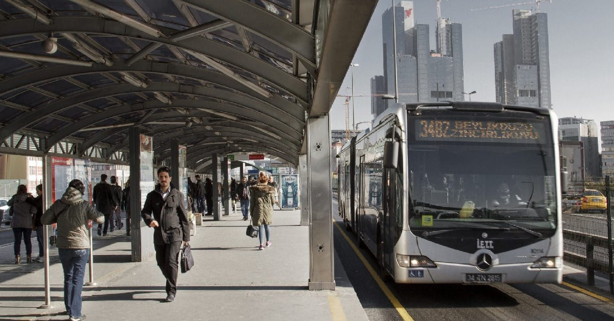 Metrobüse binecekler dikkat: İBB o durakları kapattı