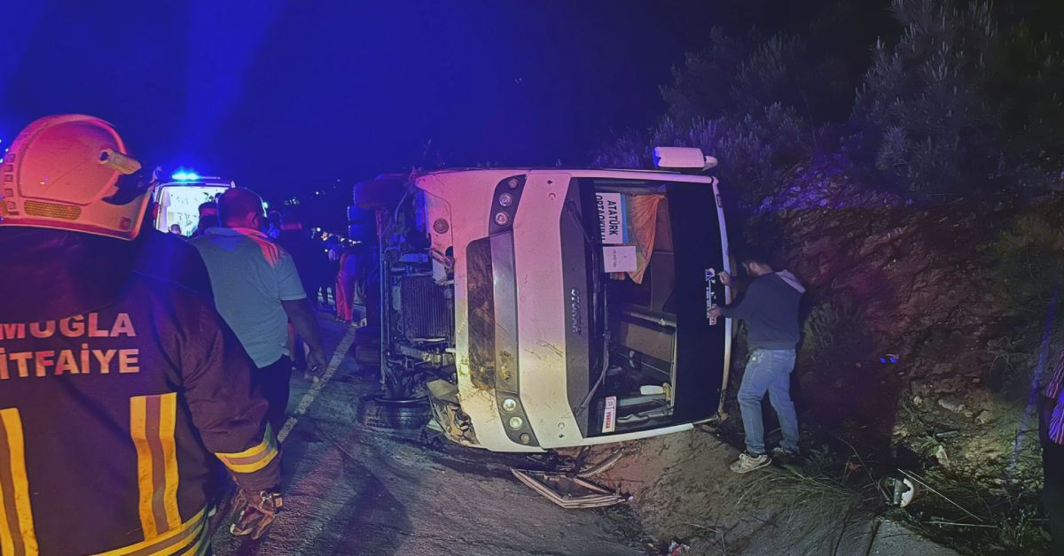 Muğla’da öğrencileri taşıyan otobüs şarampole devrildi: 25 yaralı var