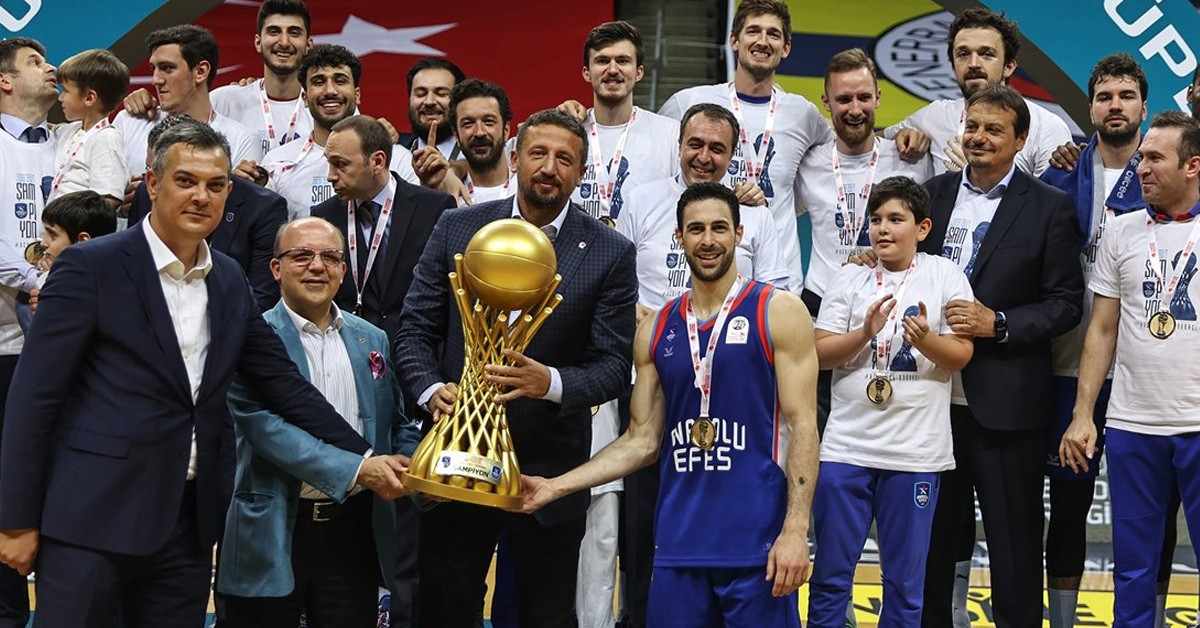 Hidayet Türkoğlu Şampiyonları kutladı.