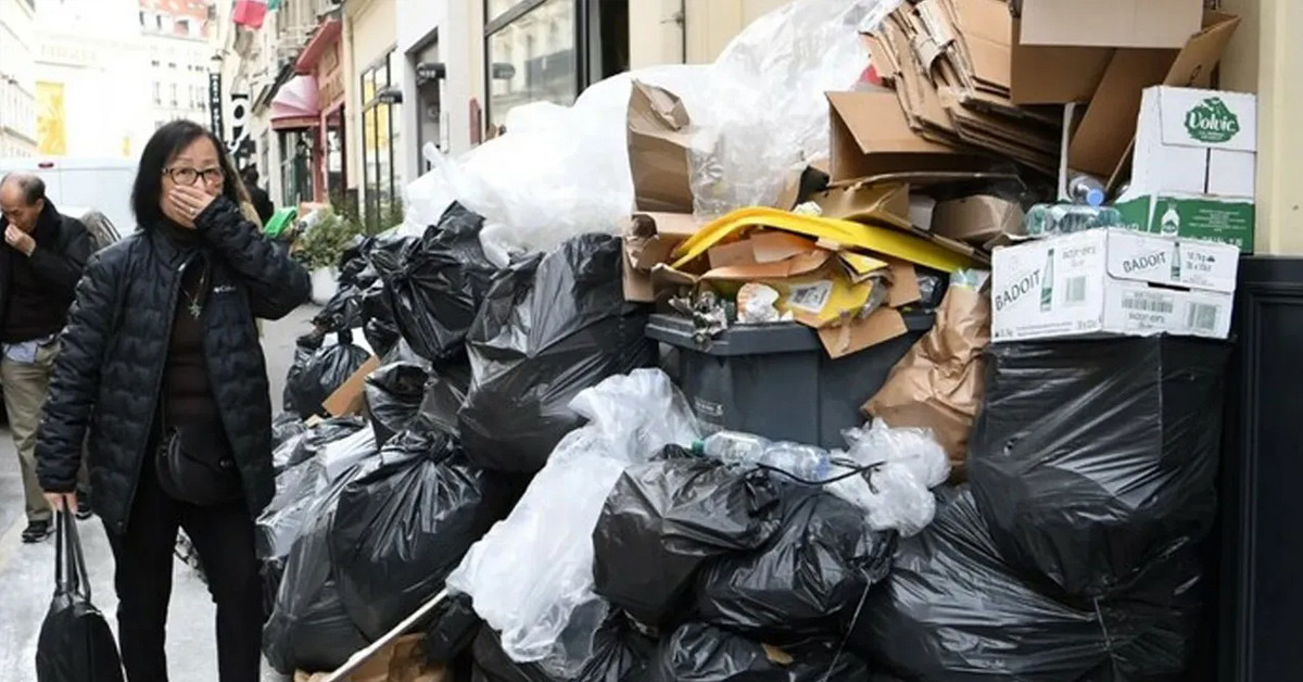 Paris sokaklarında çöp kokusundan yürünmüyor