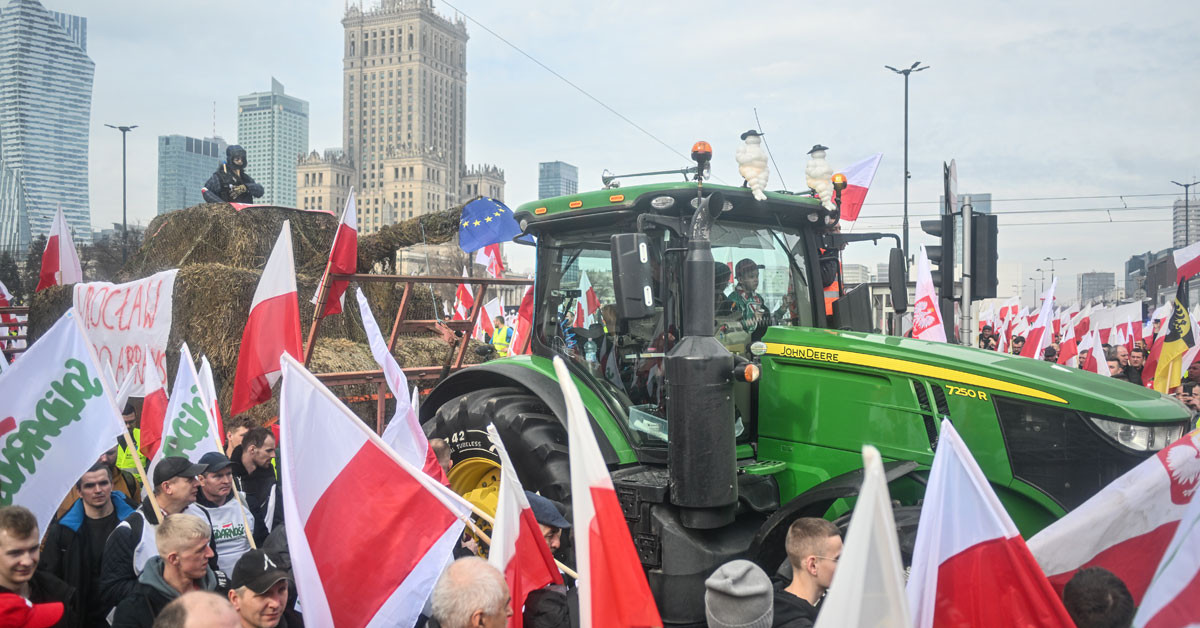 polonyalı çiftçiler Ukrayna ürünlerinin ithalatını protesto ediyor