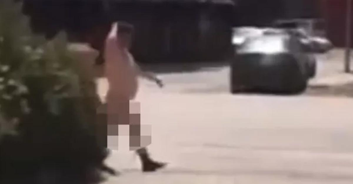 Rahatlığı  ve çevresine kayıtsızlığı dikkat çekiyor