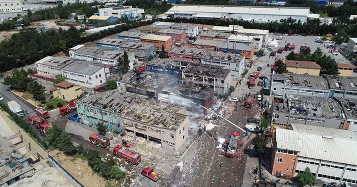 Son dakika: Tuzla'da fabrika yangını meydana geldi!