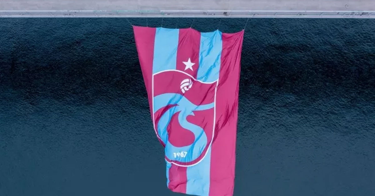 Trabzonspor bayrağı İstanbul Boğazı'nda dalgalandı