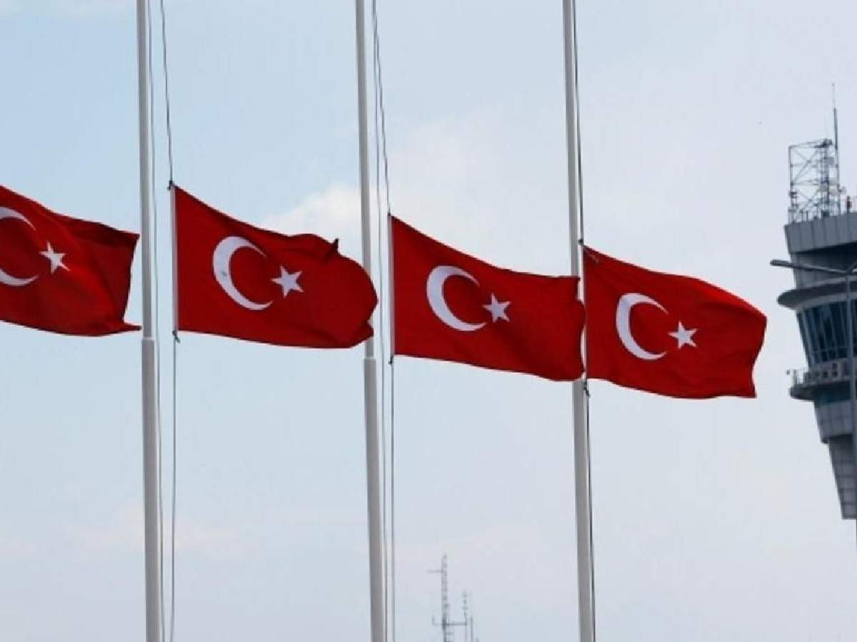 Türk Bayrağı yarıya çekilme sebepleri