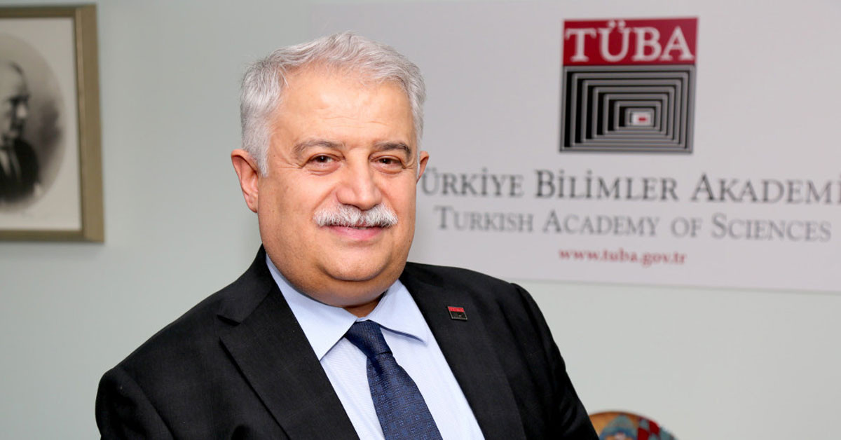 Türkiye Bilimler Akademisi (TÜBA) Başkanı Prof. Dr. Muzaffer Şeker, su israfından kaçınılması gerektiğini ifade etti ve önemli analizlere yer verdi.