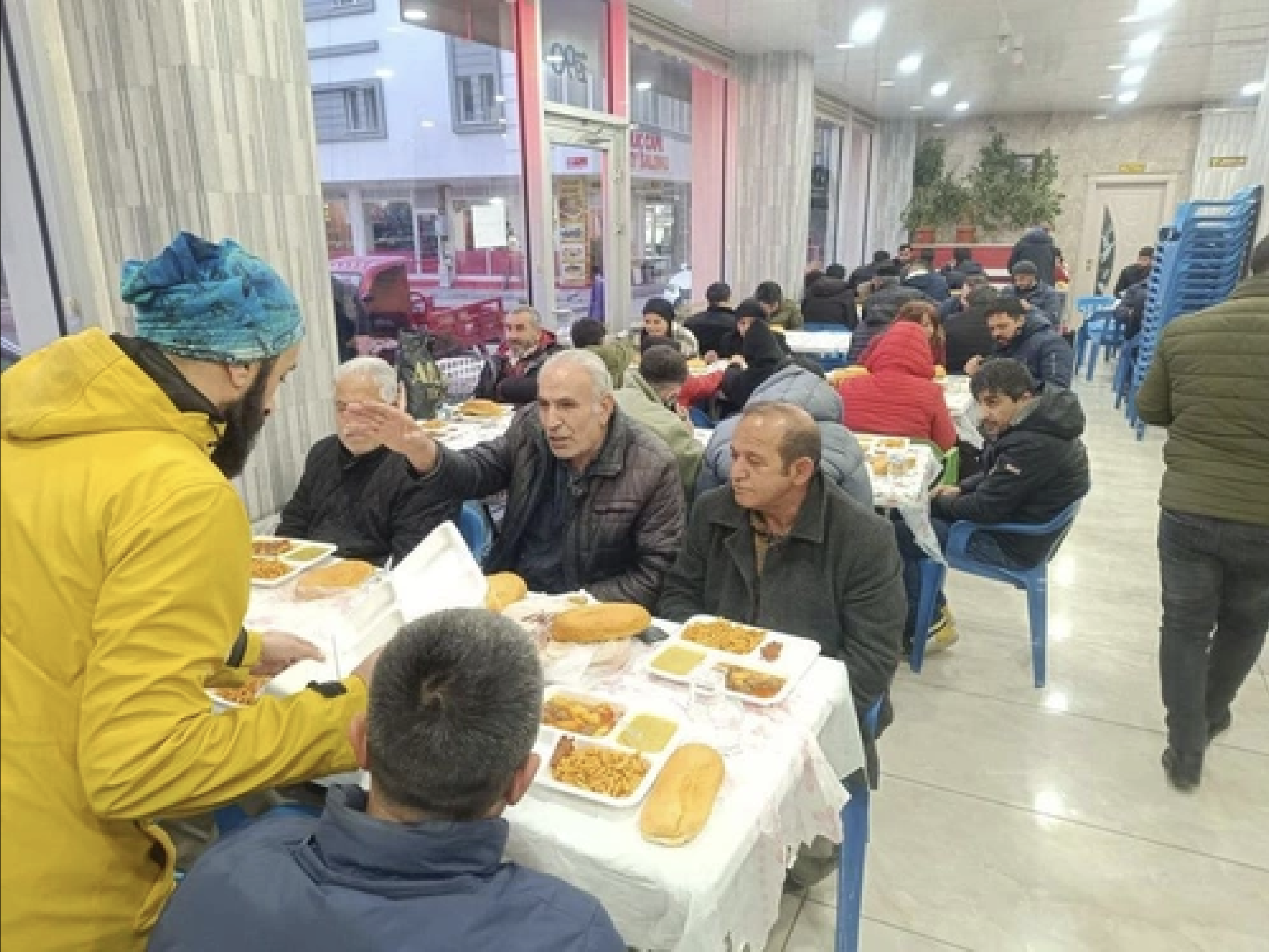 Vatandaşlar bir kuruş bile ödemeden iftar yemekleri önüne geliyor! Belediye müjdeyi duyurdu