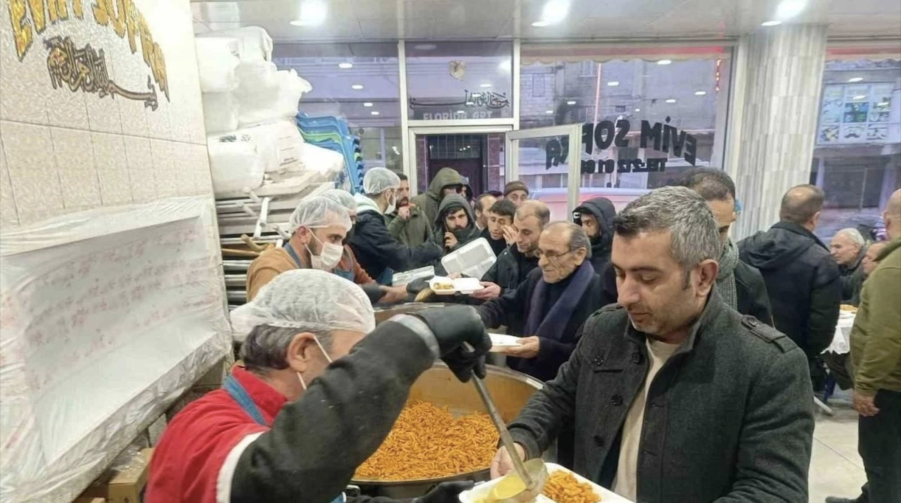Vatandaşlar bir kuruş bile ödemeden iftar yemekleri önüne geliyor! Belediye müjdeyi duyurdu