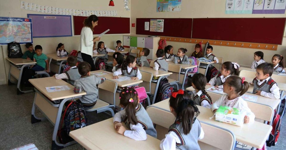 Yeni müfredat taslağında dikkat çeken ayrıntı: Okullarda Türkiye’nin kalkınma projeleri anlatılacak