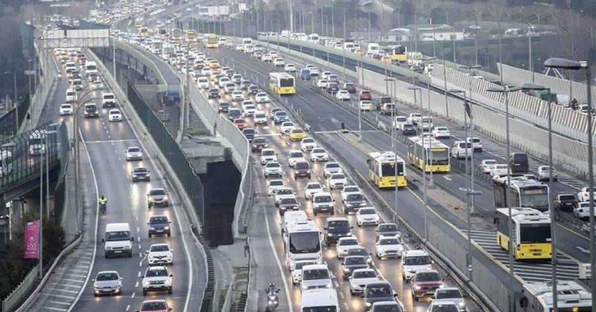 Yola çıkacaklar dikkat: Bayramda beklenmeyen trafik yoğunluğu!