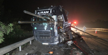 Anadolu Otoyolu’nda dehşet kaza: TIR demir yığınına döndü! Acı haberler üst üste geldi