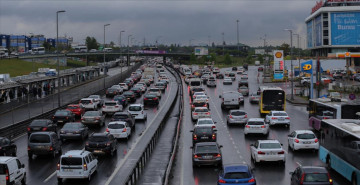 İstanbul’da trafik yeni hafta yoğun başladı: Kilit noktalarda uzun araç kuyrukları oluştu