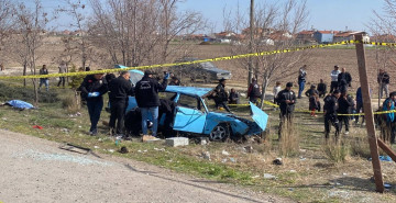 Konya’da otomobil otobüs durağına daldı: Çok sayıda ölü ve yaralı var