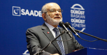 Saadet Partisi’nde bir dönem sona eriyor: Temel Karamollaoğlu Genel Başkanlığı bırakacağını duyurdu