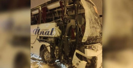 Bariyerlere Çarparak Durabildi: Yoğun Kar Yağışı Nedeniyle Amasya’da Bir Yolcu Otobüsü Kaza Yaptı