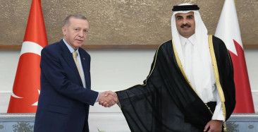 Almanya’yı kapıda dakikalarca bekletmişlerdi: Katar Cumhurbaşkanı Erdoğan’ı güllerle karşıladı