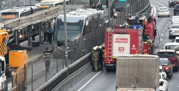 Avcılar'da metrobüs yandı: Ekipler olay yerine sevk edildi