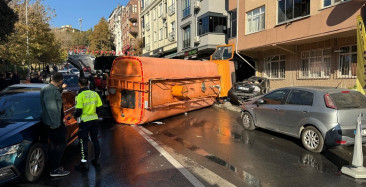 Bayrampaşa'da Yol Bakım Aracı Kazası: 3 Yaralı