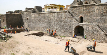 Diyarbakır'da 1700 yıllık tarihi eser bulundu!