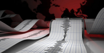 Hem batıda hem de doğuda üst üste depremler: Gece yarısı vatandaşlar büyük panik yaşadı