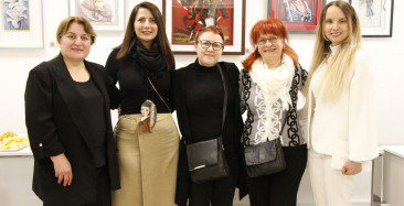 Paris’te 4 Türk kadın ressamın eserleri Fransız halkıyla buluştu!