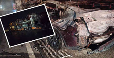 Tesla yüklü tırda yangın: Elon Musk’ın araçları cayır cayır yandı