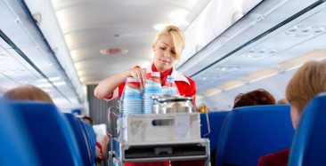 Uçakta tüketilmemesi gereken içecekler nelerdir? Kabin memurları uyardı: Bu içecekleri mecbur kalmadıkça tüketmeyin!