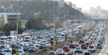 Vatandaşı çileden çıkartan trafik sorununa kesin çözüm: Bakan Uraloğlu müjdeyi verdi