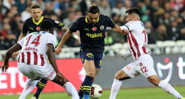 Sivasspor Fenerbahçe maçında tartışılan an: Hakemler Sivasspor'un penaltısına ne dedi?
