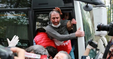 1 Mayıs İçin Taksim'e Çelenk Bırakmak İsteyen 15 Kişi Gözaltına Alındı