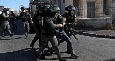 50 Filistinli İsrail Askeri Tarafından Gözaltına Alındı