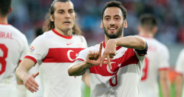 A Milli Futbol Takımı kaptanı Hakan Çalhanoğlu Teknik Direktör Stefan Kuntz'a yardımcı olmaya çalıştığını söyledi