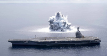 ABD Kızıldeniz’de zor duruma düştü: Husiler savaş gemisini vurdu