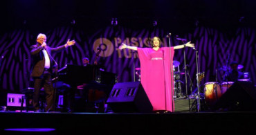 ABD'li Müzik Grubu Pink Martini İstanbul'da Hayranlarıyla Buluştu
