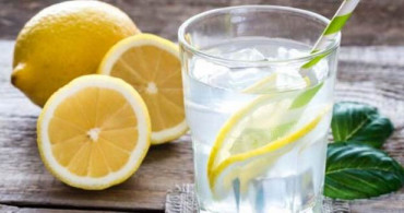 Aç Karnına Limonlu Su İçmek Zararlı Mı?