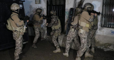 Adana'da DEAŞ'a şafak operasyonu! Kapılar kırıldı, 3 şüpheli kıskıvrak yakalandı