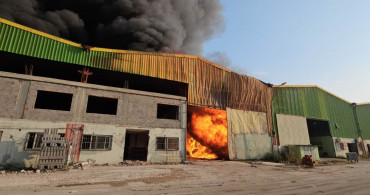 Adana’da fabrika yangını: Dumanlar gökyüzünü kapladı