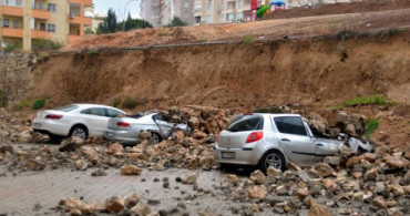 Adana'da Facia! Taş Yağdı