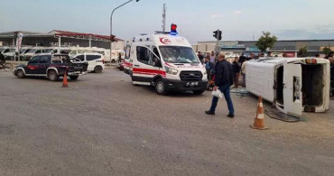 Adana'da Kamyonetle Minibüs Çarpıştı, Çok Sayıda Yaralı Var