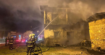 Adana’da korkunç yangın: 4 kişilik ailenin 3 ferdi hayatını kaybetti