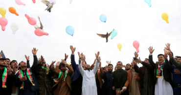 Afganlar ABD-Taliban Birliklerinin Ülkelerinden Çekilmesiyle Barışı Umuyor