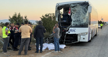 Afyonkarahisar’da yolcu otobüsü kamyona çarptı: 1 ölü, 38 yaralı